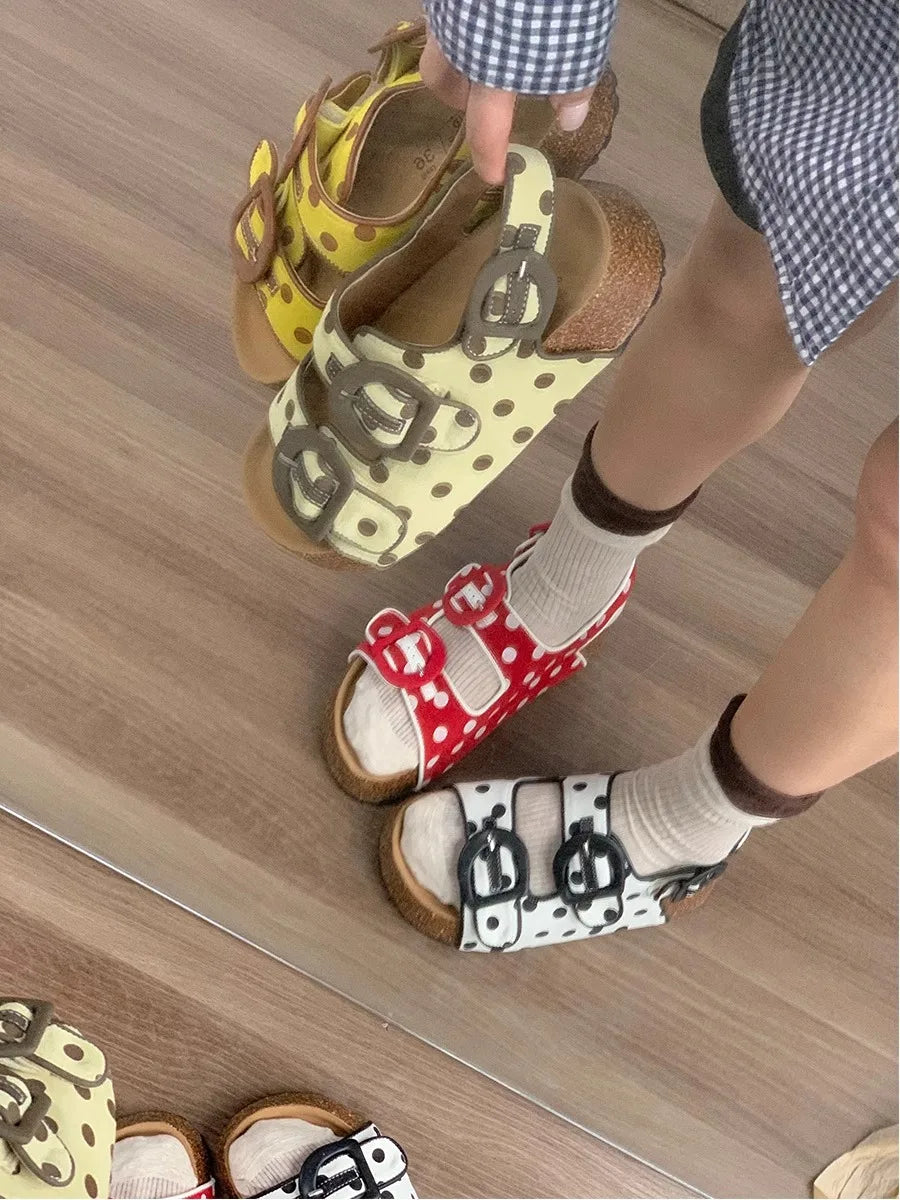 صنادل نسائية مسطحة بكعب عالٍ صيفية