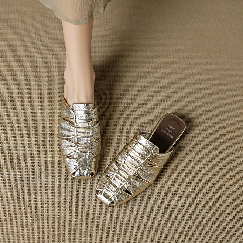 صنادل نسائية بكعب عريض من الجلد