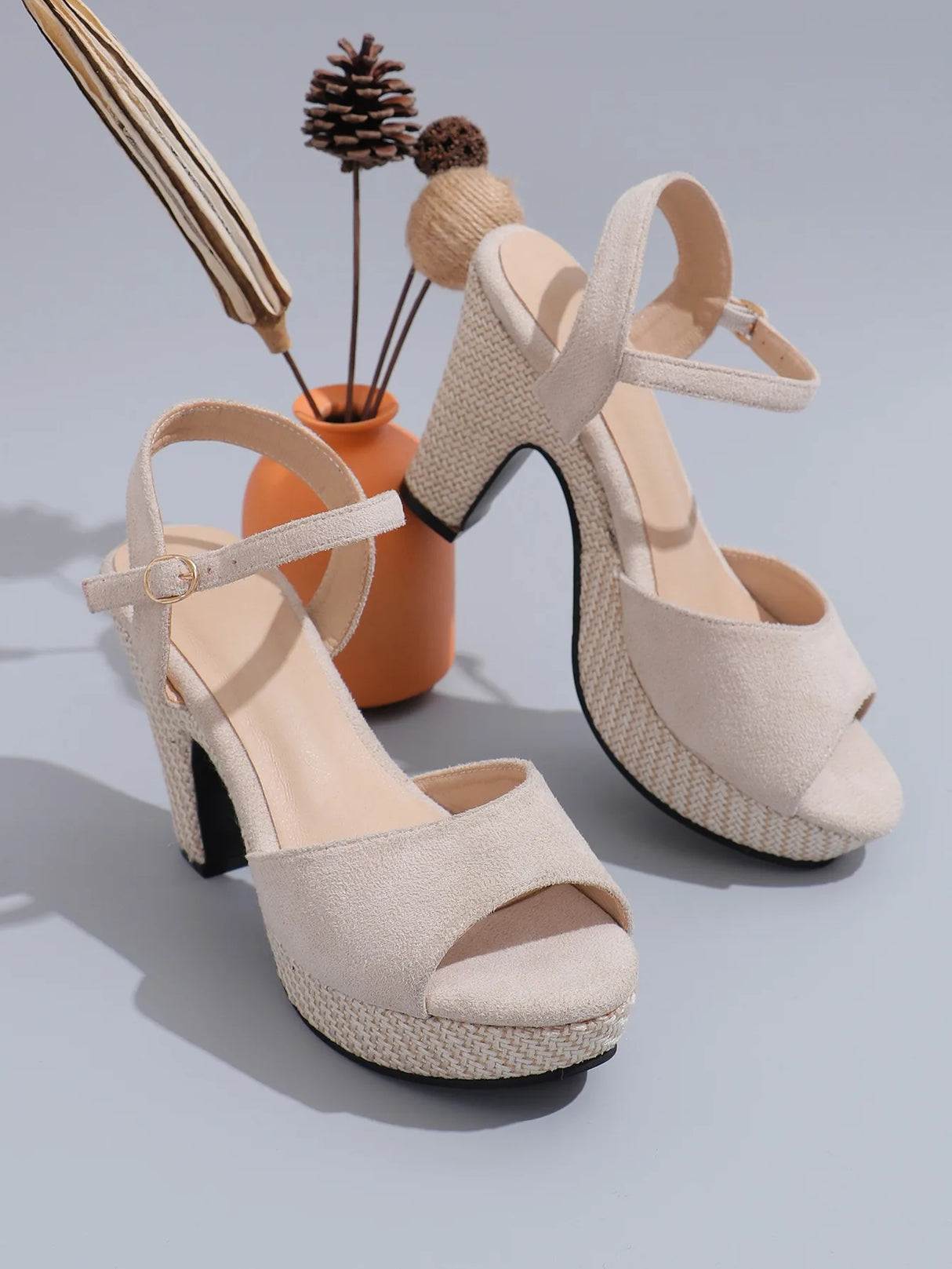 حذاء بكعب سميك وأصابع قدم سمكية - صيف 2025