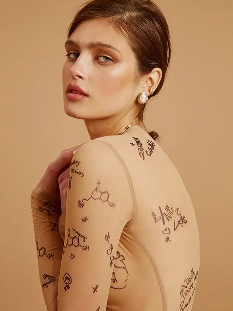 بدلة جسم نسائية مطبوعة بأكمام طويلة ونحيفة