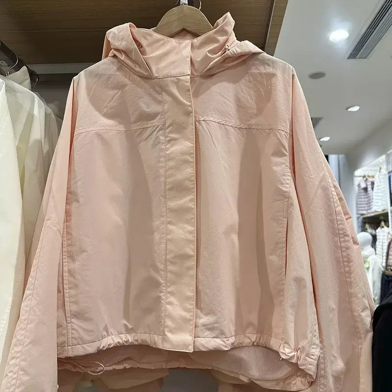 معطف نسائي رقيق بغطاء للرأس واقٍ من الرياح