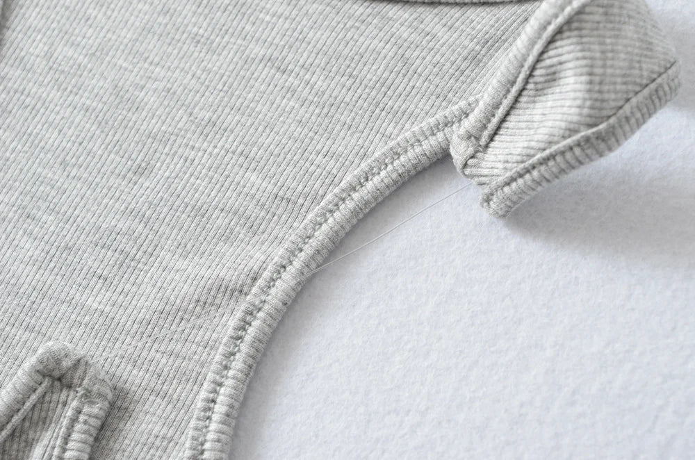 قميص داخلي نسائي بأشرطة مضلعة