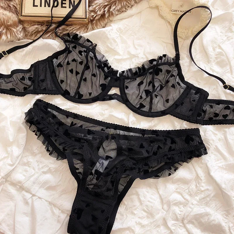 مجموعة ملابس داخلية نسائية شبكية على شكل قلب