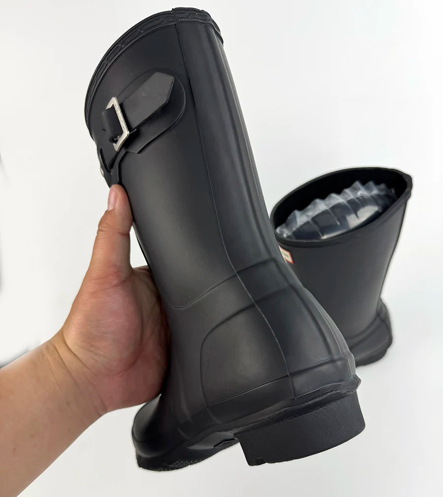 حذاء نسائي من الجلد المطرز حتى منتصف الساق