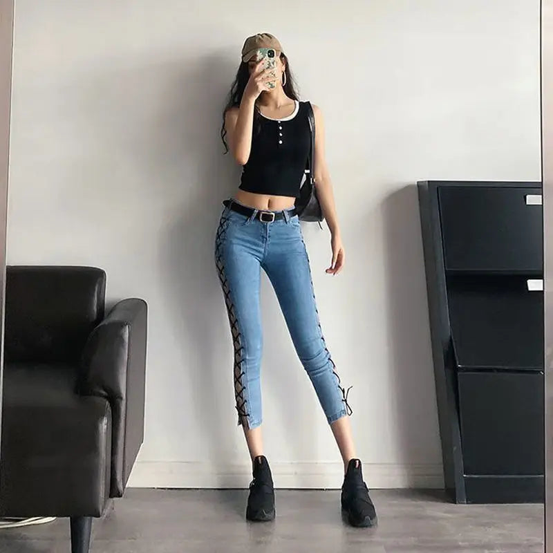 HippieFit™ – Slim Fit Denim Capris (Cropped, Pockets, Blue Basics)