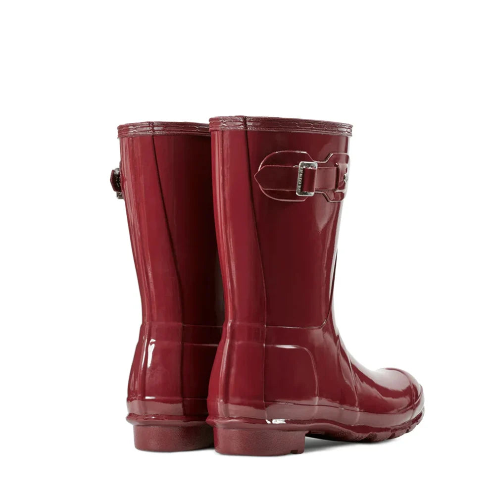 حذاء نسائي من الجلد المطرز حتى منتصف الساق