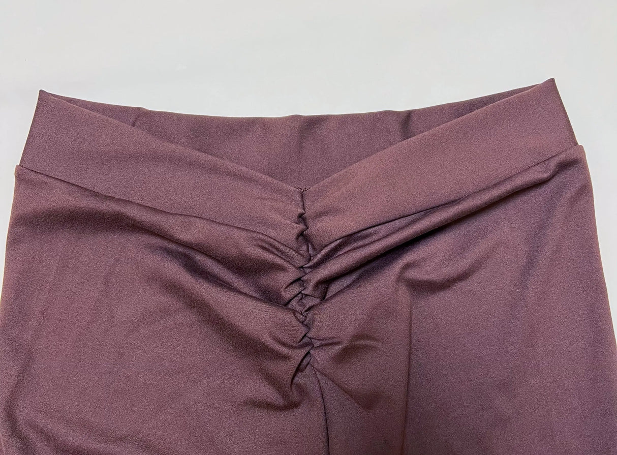 بنطلون يوجا نسائي بخصر مرتفع وظهر على شكل حرف V