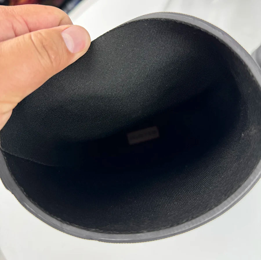 حذاء نسائي من الجلد المطرز حتى منتصف الساق