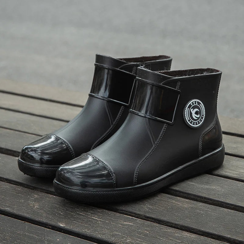 أحذية بكعب إسفيني مغلقة للنساء