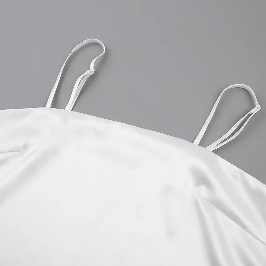 طقم بيجامة ساتان نسائي مع بنطلون بحواف من الريش