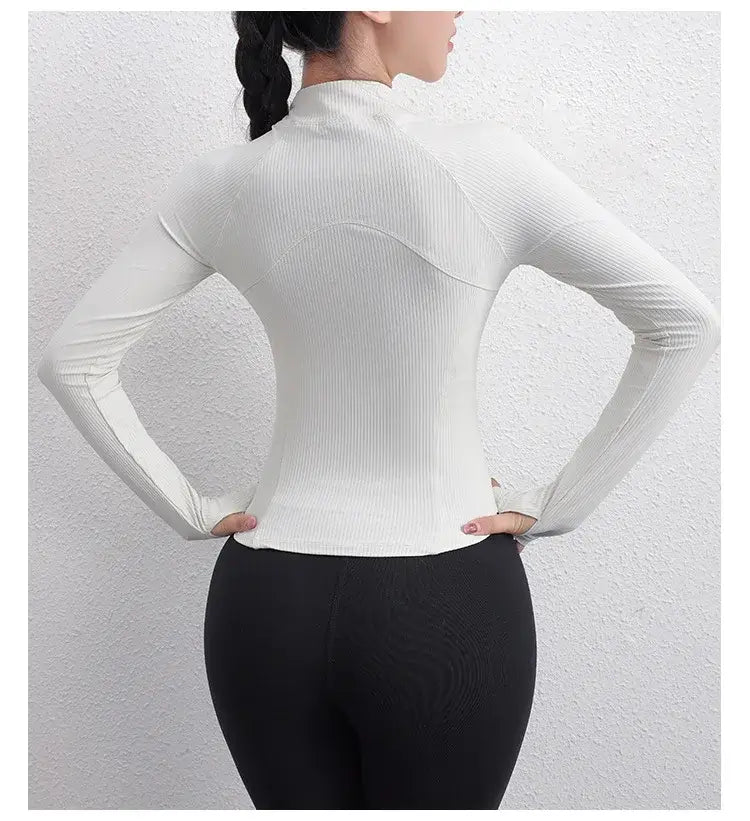 سترة جري نسائية بأكمام طويلة ومزخرفة