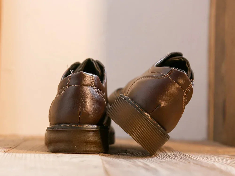 أحذية مسطحة نسائية من طراز بروج 2025