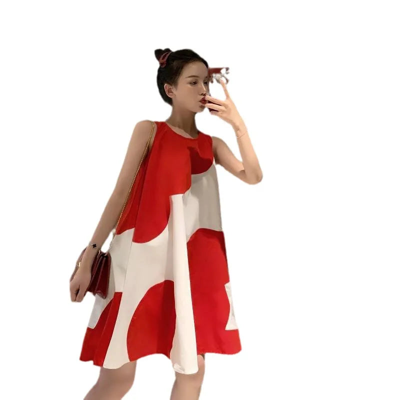 Loose sleeveless Korean maternity dress in red and white, perfect for summer, knee-length A-line silhouette.