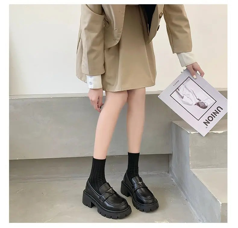 حذاء مكتب نسائي أسود بكعب منخفض