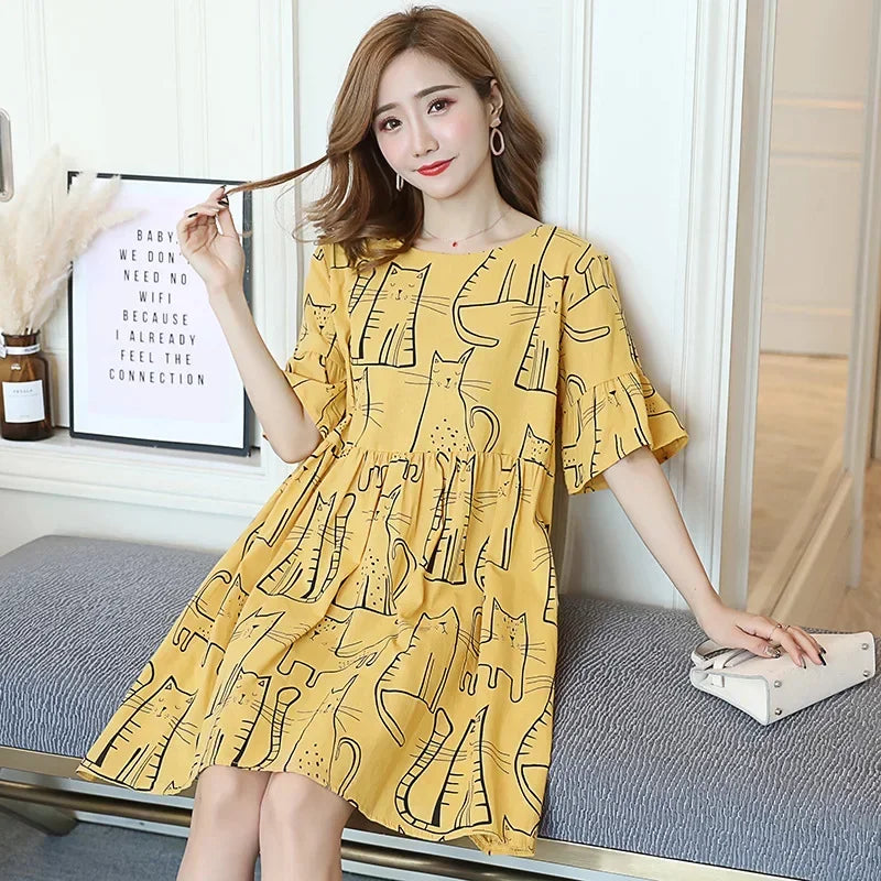 Loose Korean cartoon cat maternity dress in yellow, knee-length, featuring a playful cat print and relaxed fit.