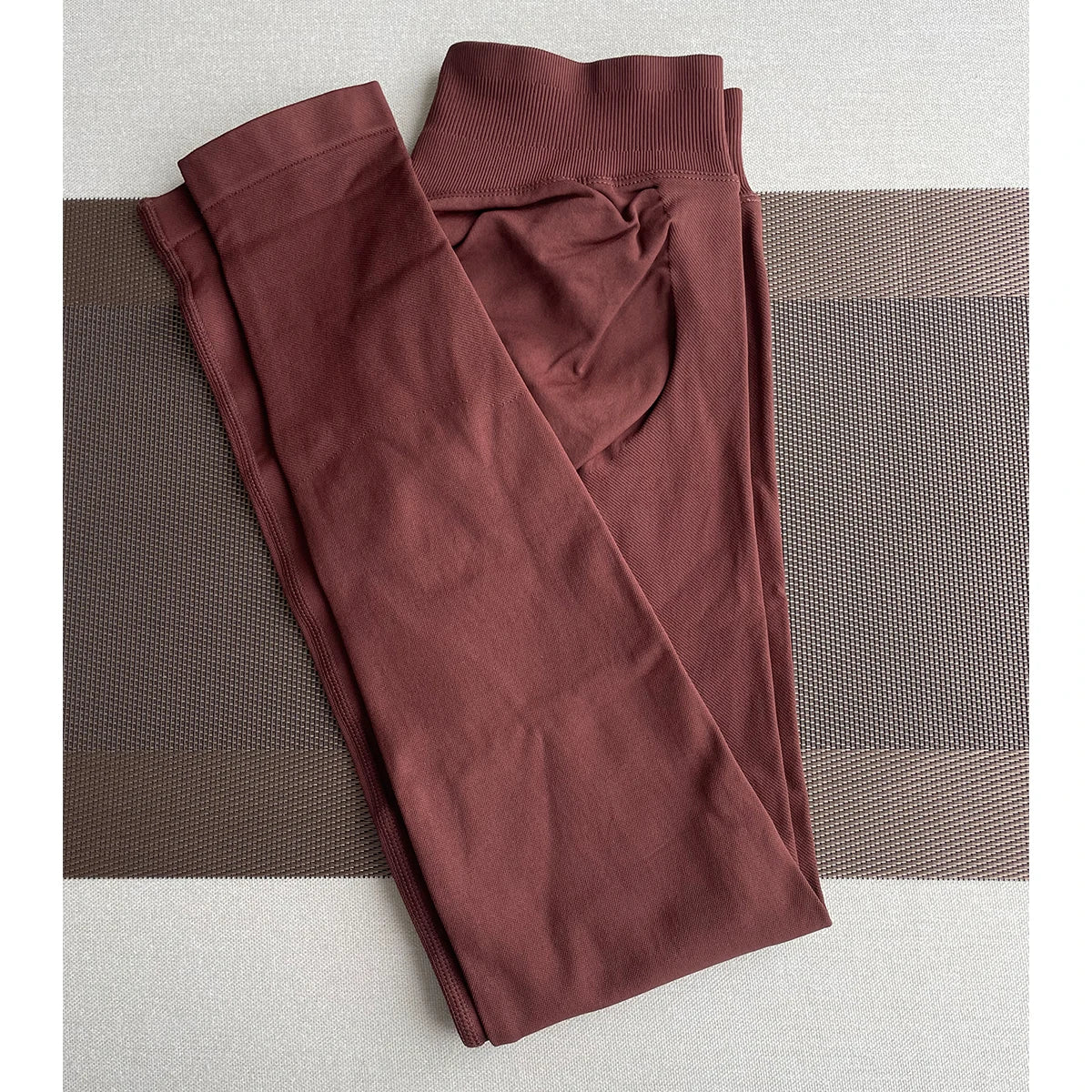 بنطال يوغا ضيق بدون درزات للنساء