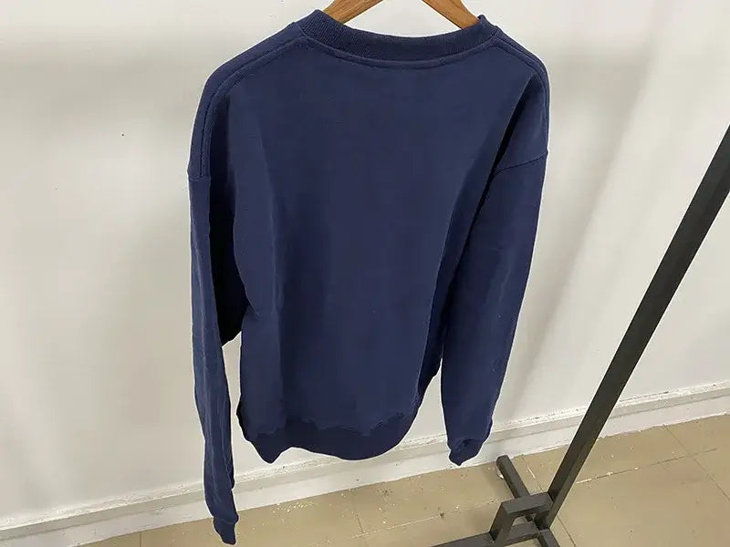 سويت شيرت نسائي بطبعة حروف عتيقة برقبة دائرية