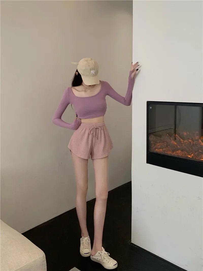 شورت رياضي نسائي واسع الساق