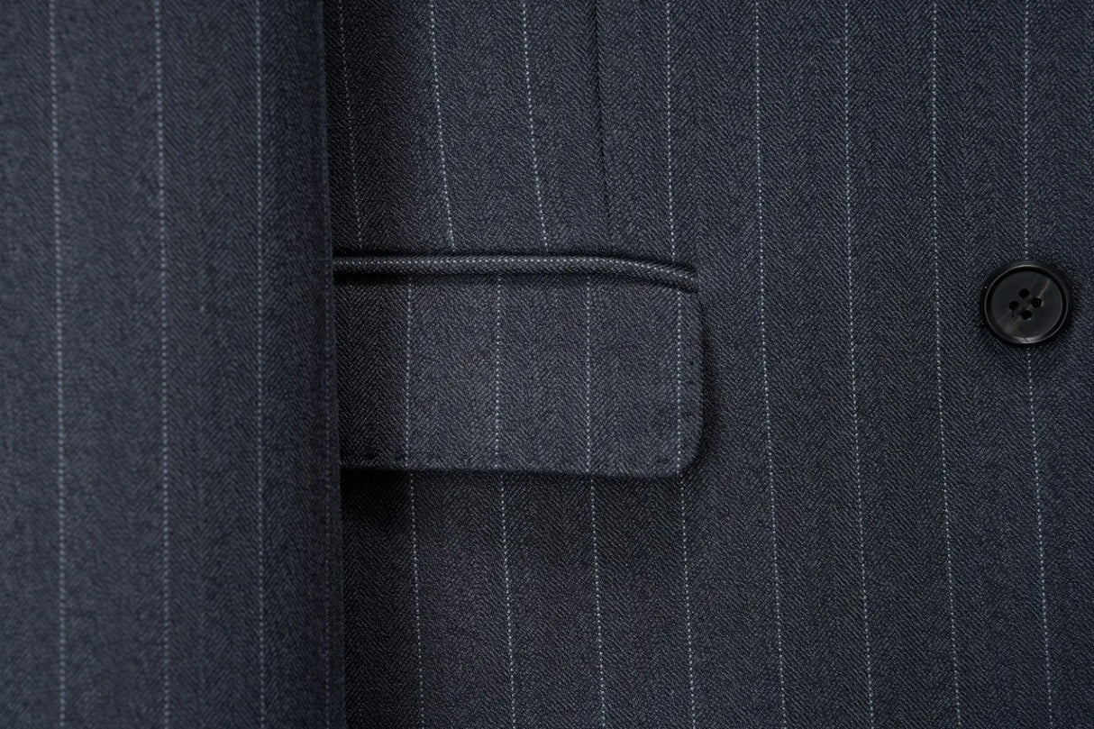 بدلة زفاف إيطالية مصممة خصيصًا للرجال