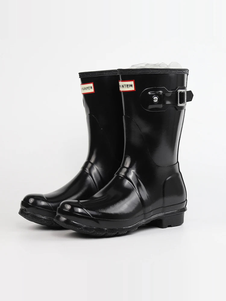 حذاء نسائي من الجلد المطرز حتى منتصف الساق