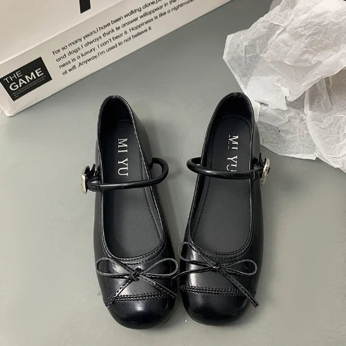 أحذية نسائية فاخرة بدون رباط من ماركة لوفرز