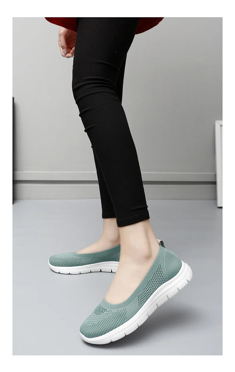 أحذية رياضية نسائية محبوكة على شكل جوارب