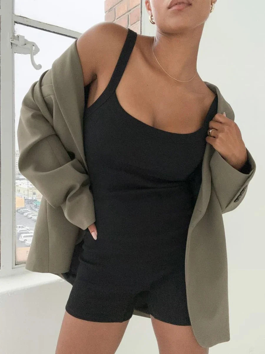 CurveMuse™ – بدلة لعب ضيقة بدون أكمام ومضلعة (أنيقة، جذابة ومثيرة)