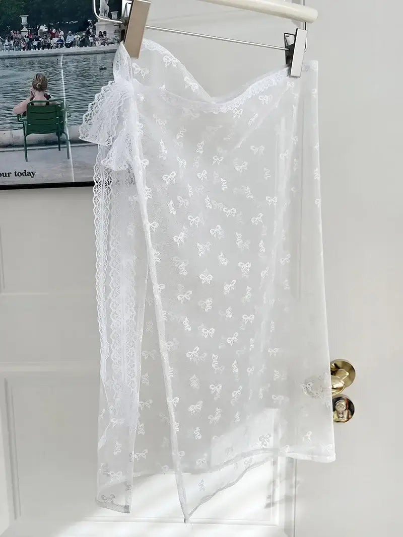 تنورة نسائية من الدانتيل والتول بتصميم عتيق