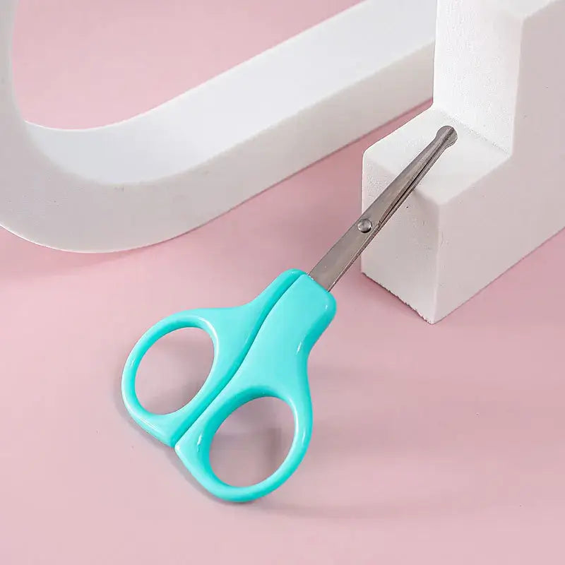 Newborn baby nail clipper with rounded tip for safe nail care, designed for age 0-6y, ideal for baby hygiene.