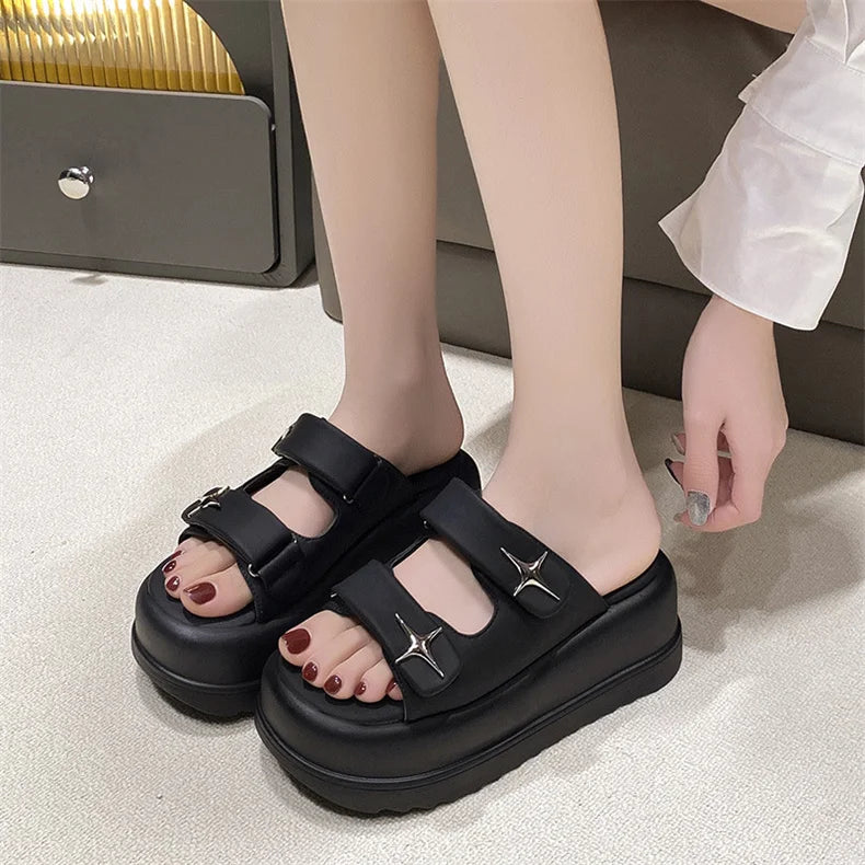 صنادل منصة مصممة - صيف 2025