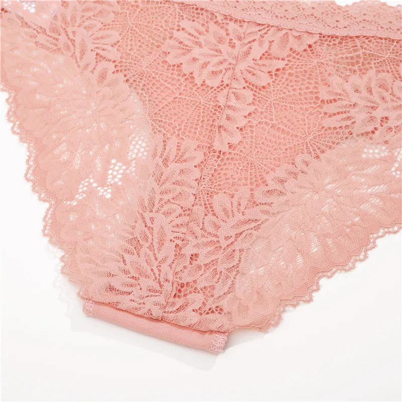 ملابس داخلية نسائية وردية اللون