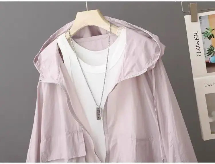 سترة نسائية خفيفة الوزن مقاومة للرياح بغطاء للرأس