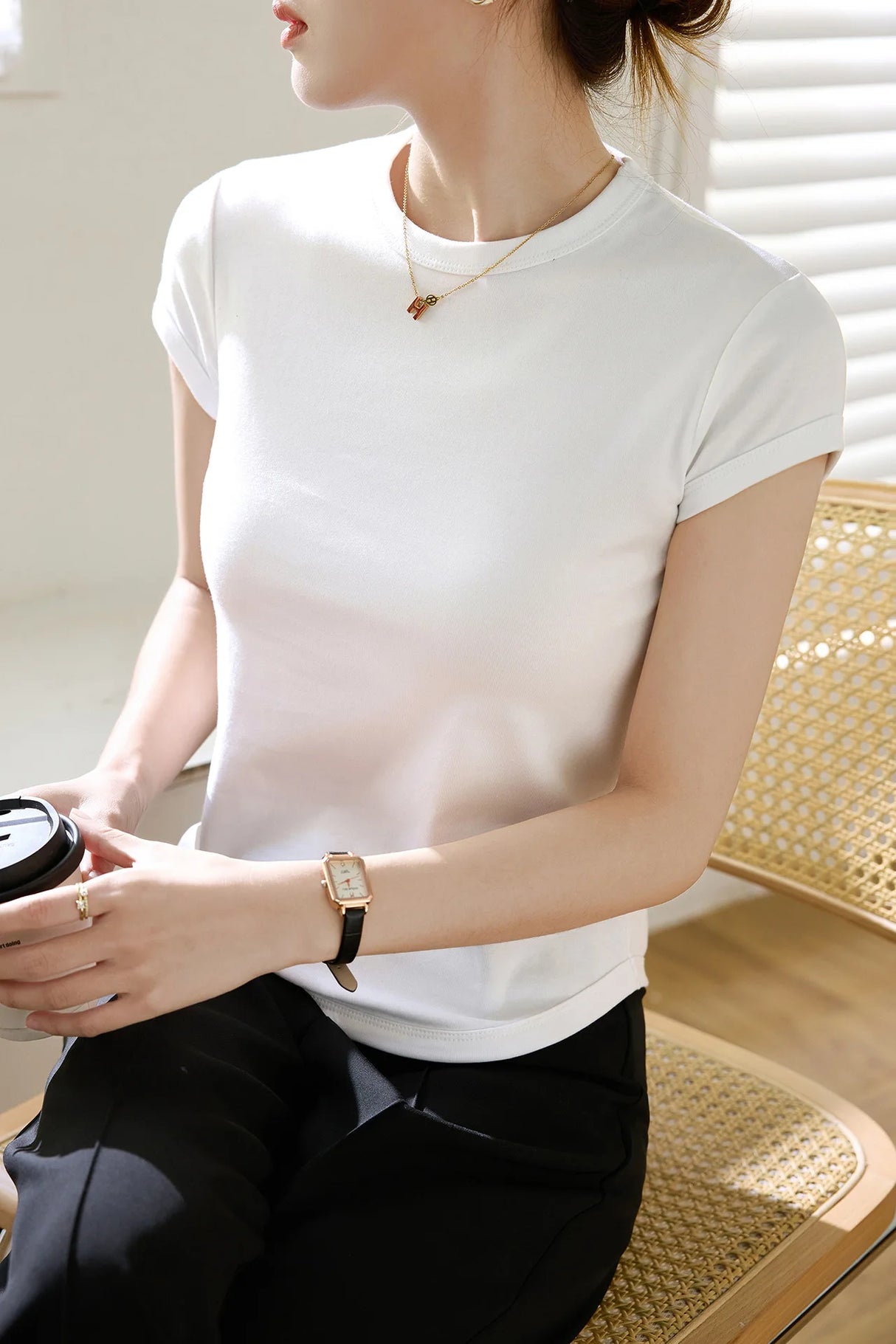 تي شيرت نسائي بطبعة ملونة