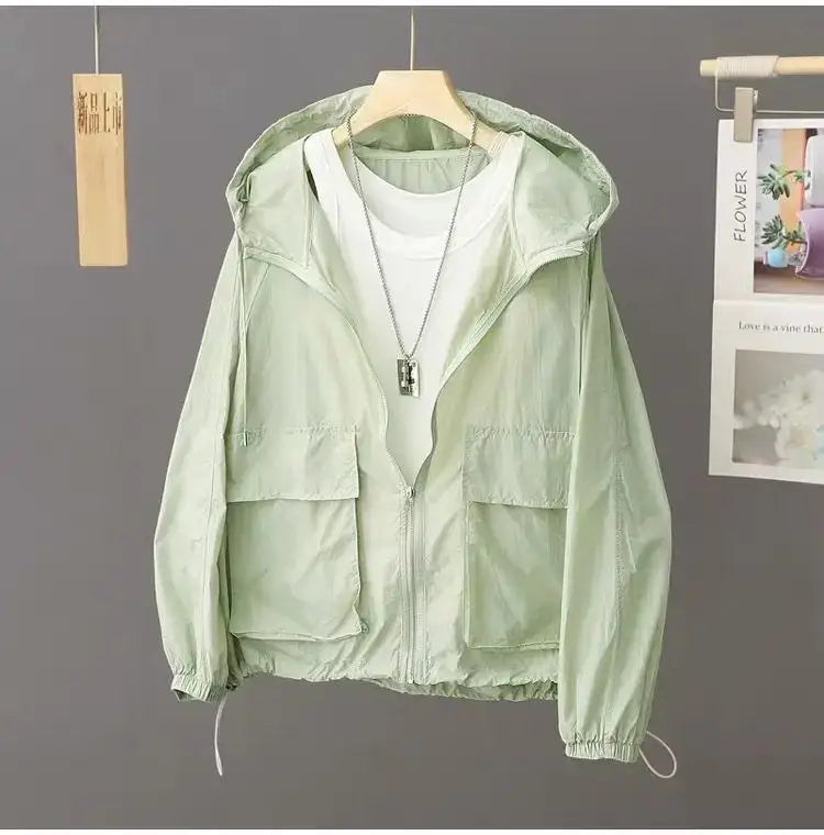 سترة نسائية خفيفة الوزن مقاومة للرياح بغطاء للرأس