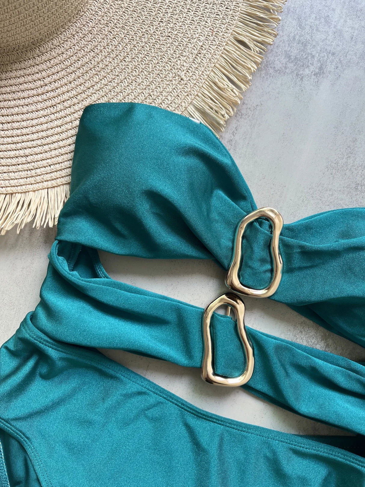 ملابس سباحة نسائية باندو بحلقة معدنية