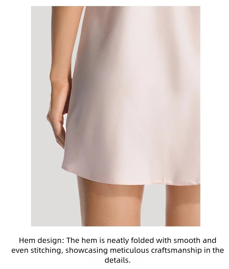 ملابس نوم نسائية حريرية بفتحة رقبة على شكل حرف V عميقة