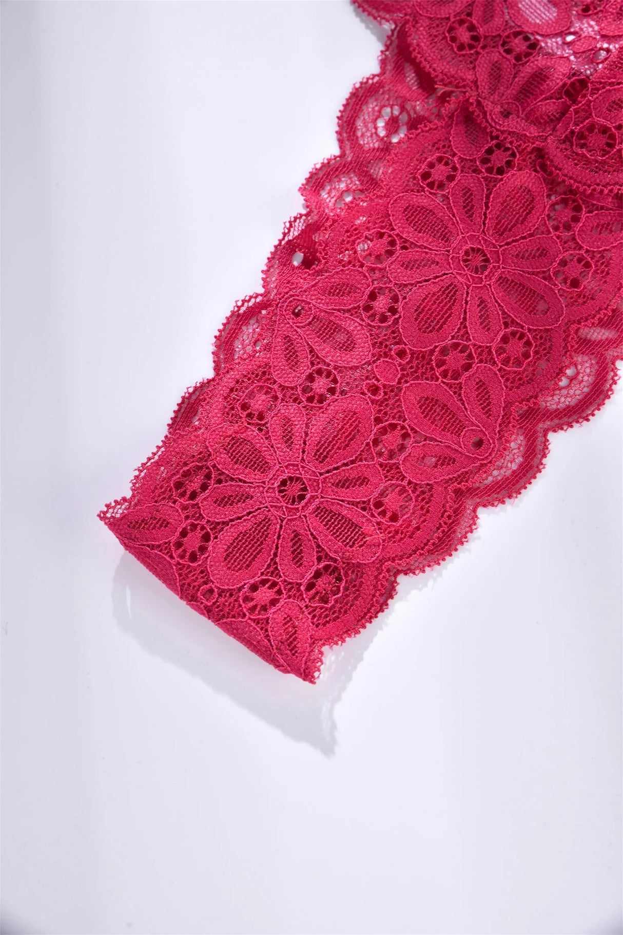 سراويل داخلية نسائية من حجر الراين