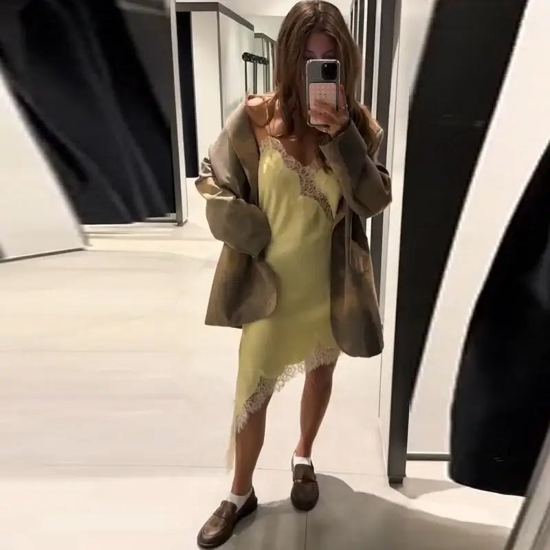 طقم فستان وسترة من الدانتيل المرقّع للنساء