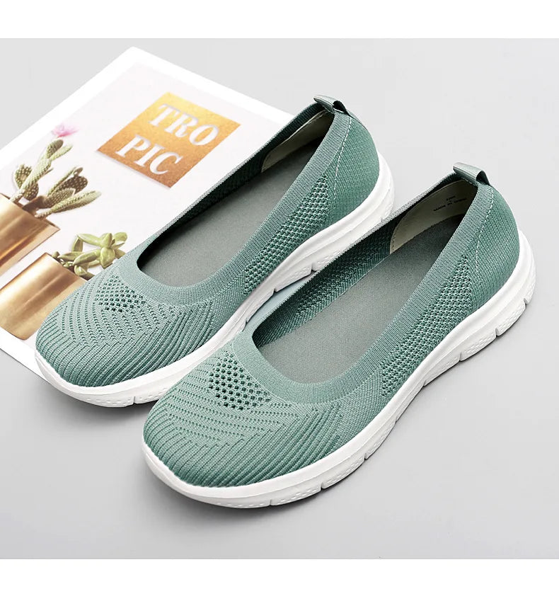 أحذية رياضية نسائية محبوكة على شكل جوارب