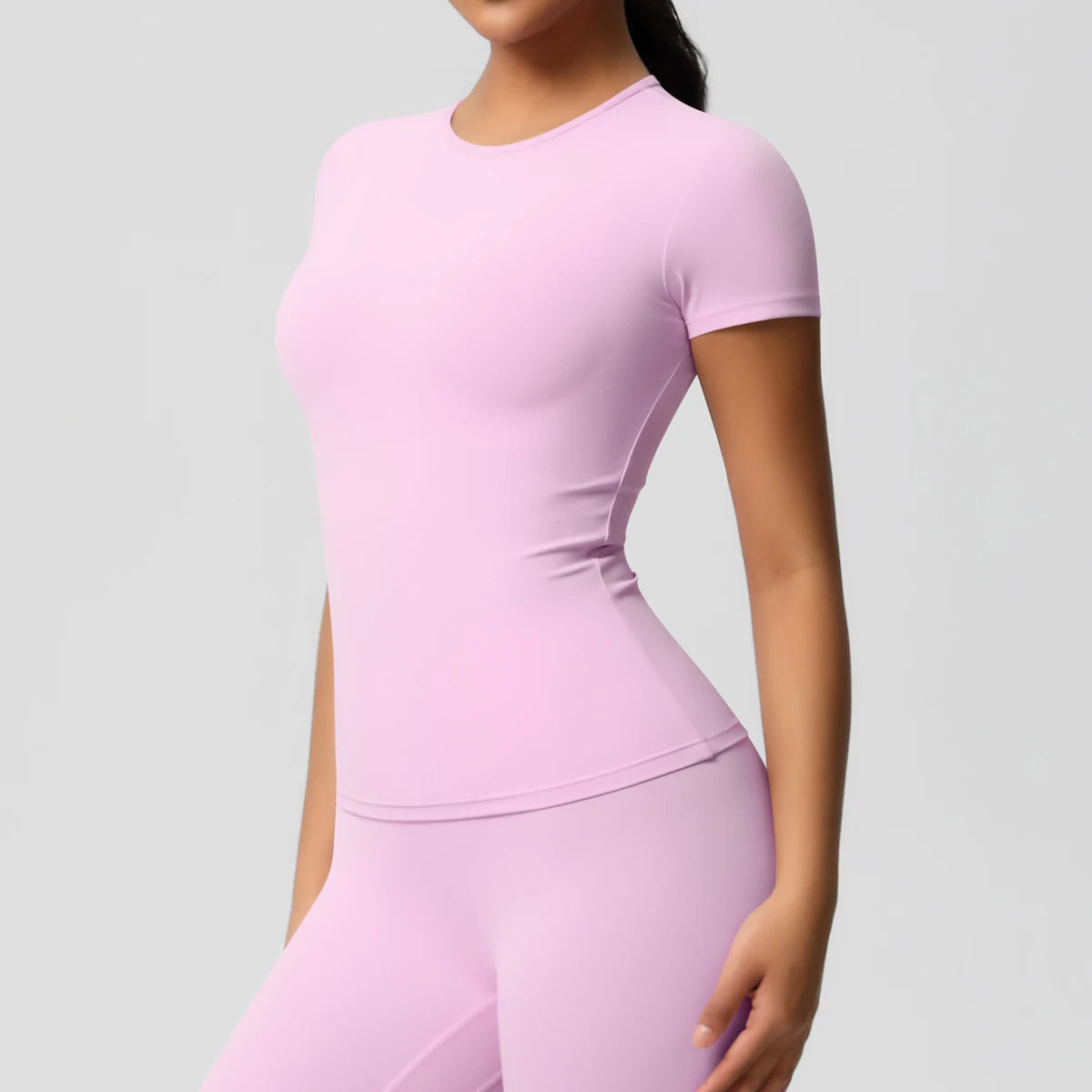 بلوزة رياضية نسائية مرنة وسريعة الجفاف