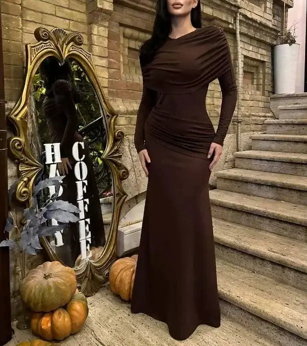 فساتين بأكمام طويلة ورقبة دائرية