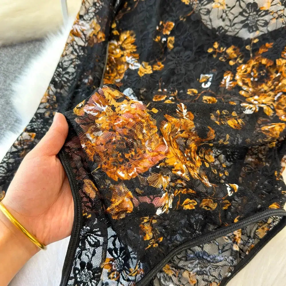 بدلة جسم نسائية مطبوعة بشبكة ورقبة مربعة