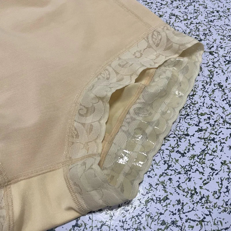 شورت تشكيل الساعة الرملية للنساء