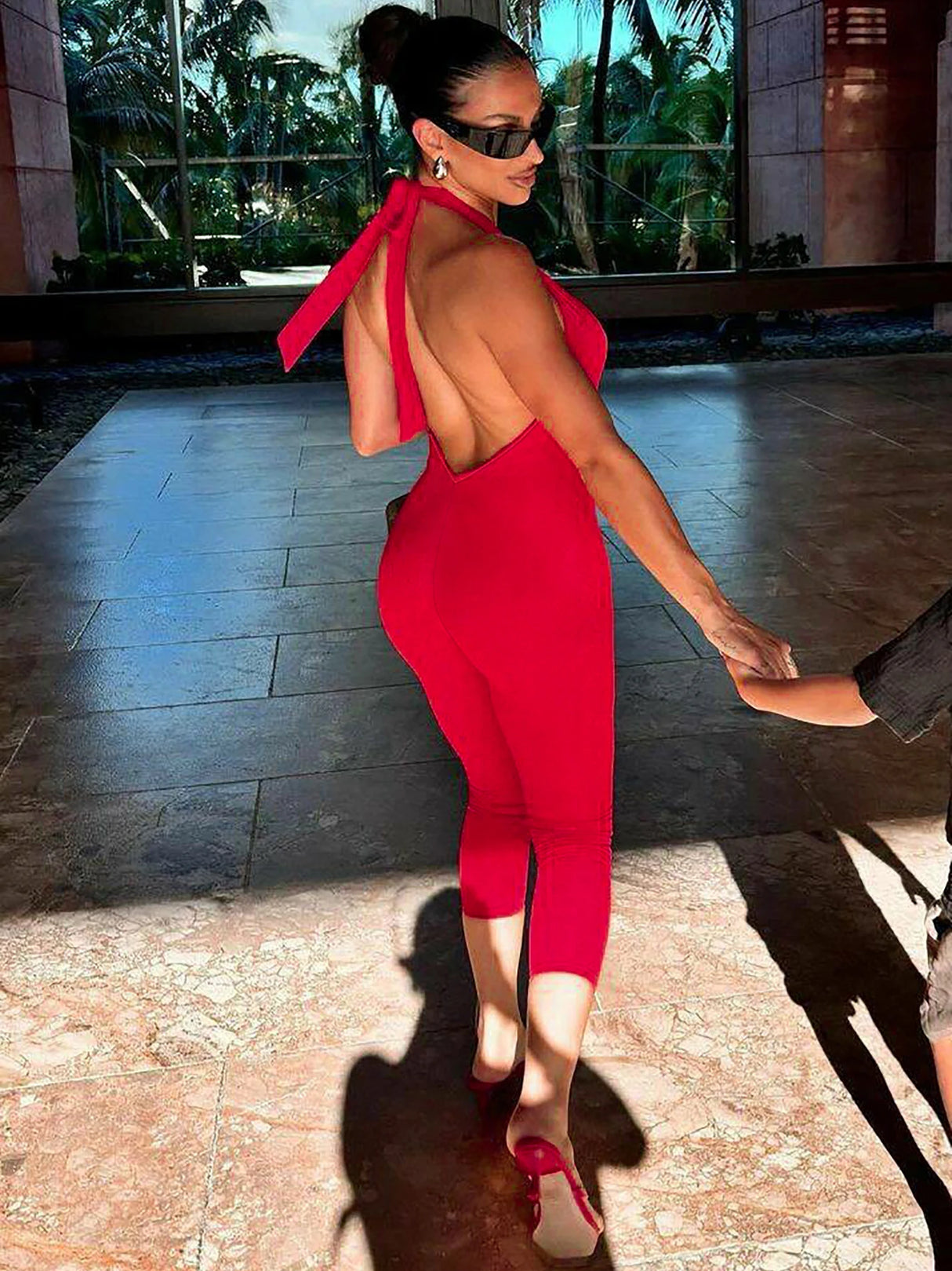 HaloGlam™ – جمبسوت حفلات مفتوح الظهر (لامع، جريء، وجريء)