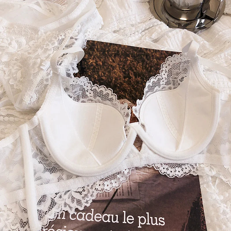 طقم حمالة صدر نسائية من الدانتيل المجوف