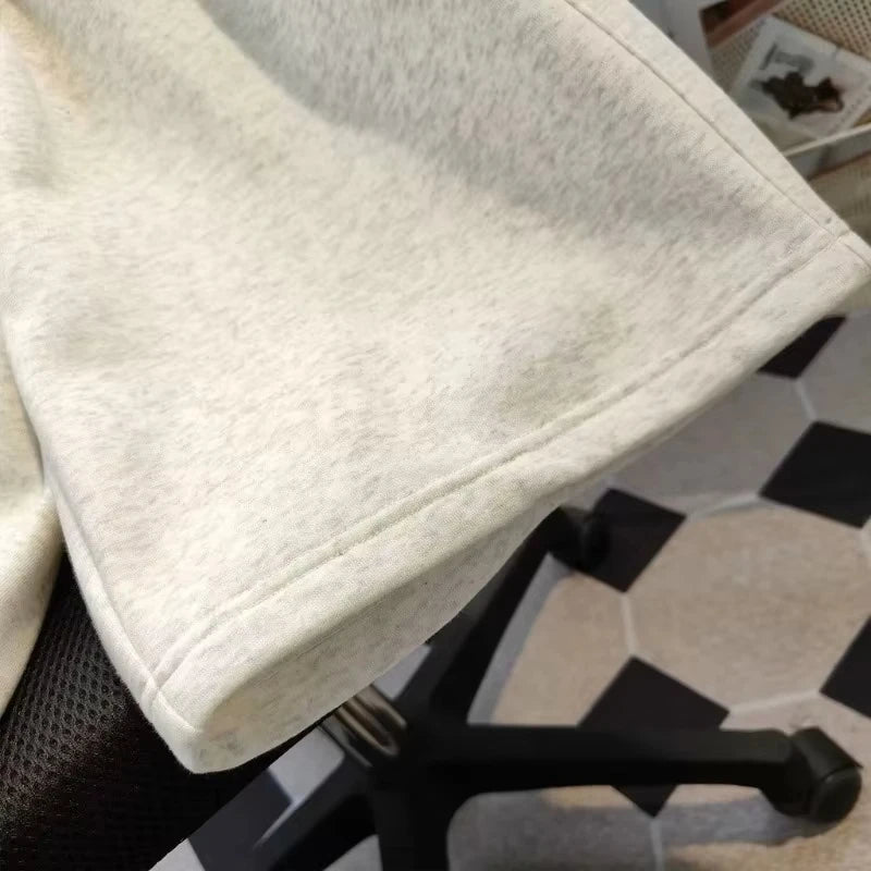 شورت رجالي بطبعة حروف مقاس كبير - تصميم ١٩٧٧