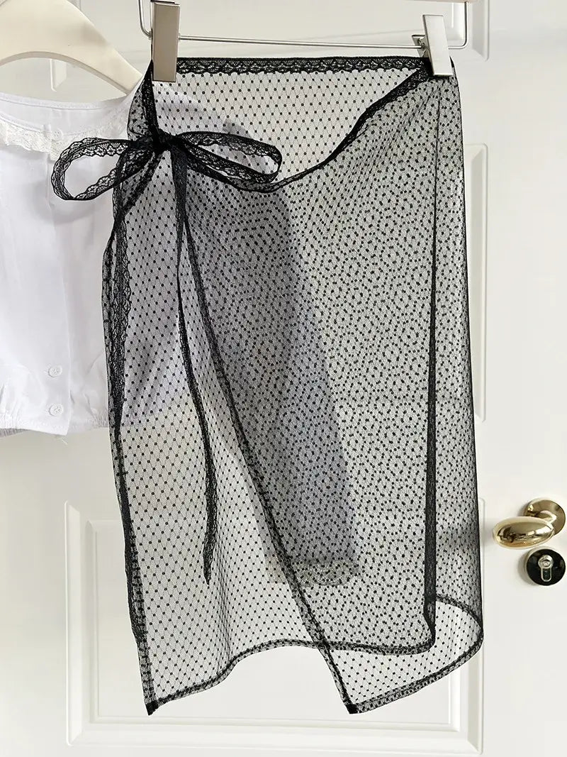 تنورة نسائية من الدانتيل والتول بتصميم عتيق