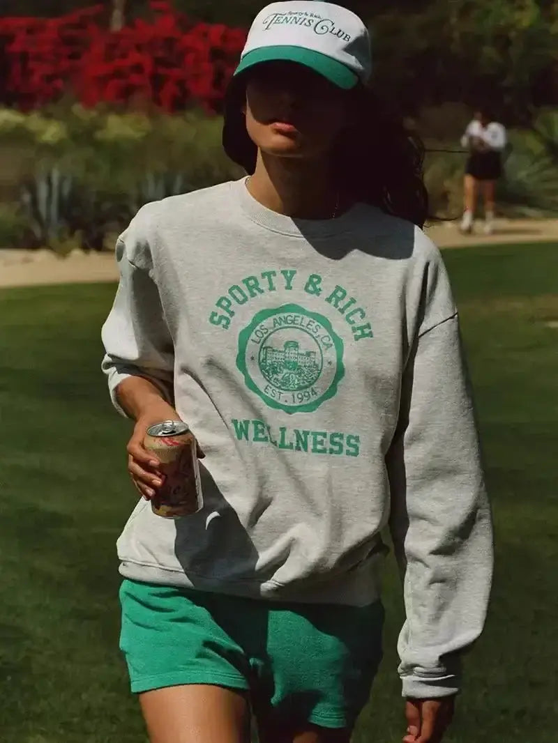 سويت شيرت نسائي بطبعة حروف عتيقة برقبة دائرية