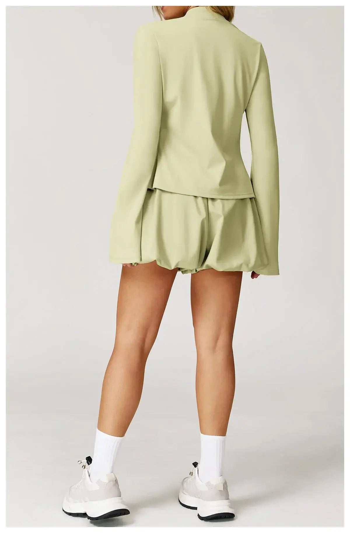 سترة تدريب نسائية مرنة بقصّة Slim Fit