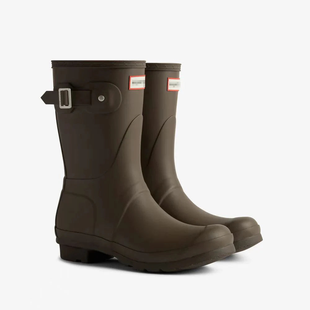 حذاء نسائي من الجلد المطرز حتى منتصف الساق